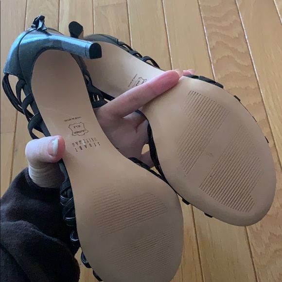 BRAND NEW Stuart Weitzman Caged Heels - Picture 4 of 5